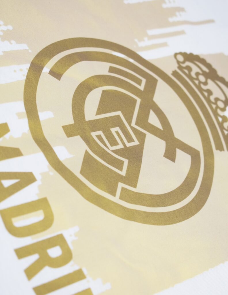 CAMISETA REAL MADRID WHITE GOLD - Imagen 6